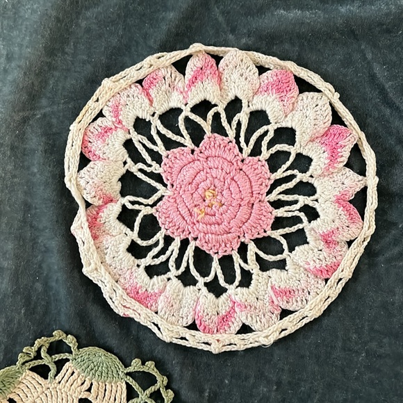 VTG 3 Pc Doilies - Picture 6 of 8